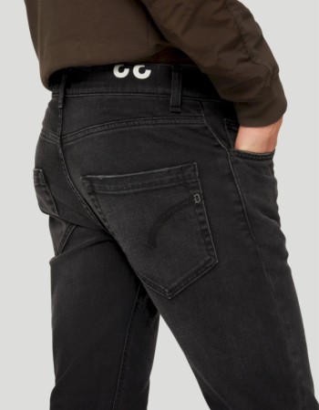 ДЪНКИ Dondup 34, UP168 DM1/999 ДЪНКИ, Деним, 8057169992570 ДЪНКИ Dondup - UP168 DM1/999 ДЪНКИ - Деним - Състав: 100% Естествен Филц Цвят: Лилаво Еластичен деним Ниска талия Скъсена дължина Прилепнали крачоли Произведено в Италия