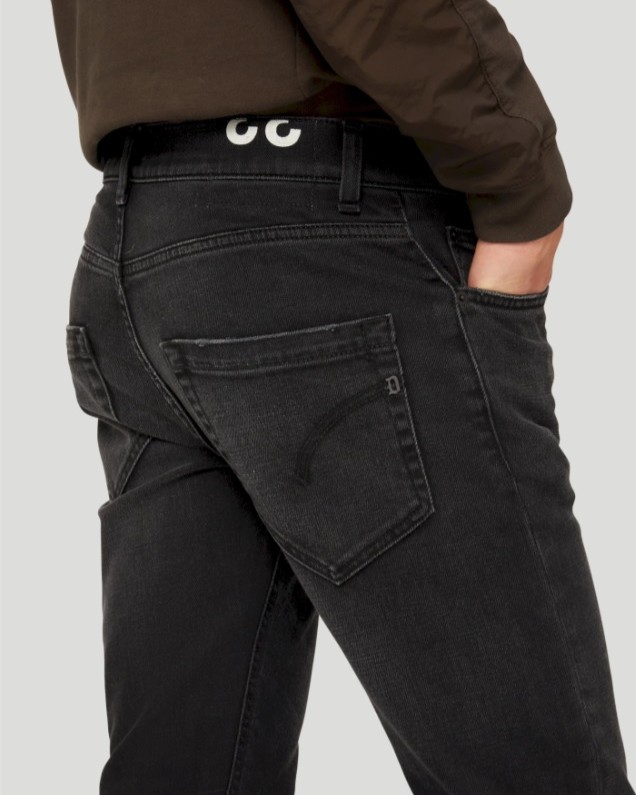 ДЪНКИ Dondup 34, UP168 DM1/999 ДЪНКИ, Деним, 8057169992570 ДЪНКИ Dondup - UP168 DM1/999 ДЪНКИ - Деним - Състав: 100% Естествен Филц Цвят: Лилаво Еластичен деним Ниска талия Скъсена дължина Прилепнали крачоли Произведено в Италия