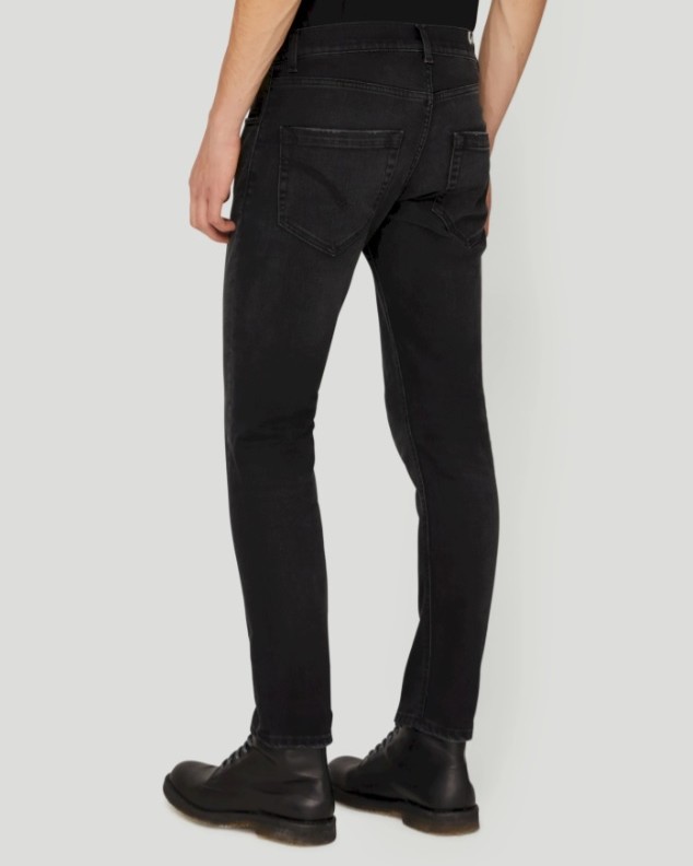 ДЪНКИ Dondup 34, UP168 DM1/999 ДЪНКИ, Деним, 8057169992570 ДЪНКИ Dondup - UP168 DM1/999 ДЪНКИ - Деним - Състав: 100% Естествен Филц Цвят: Лилаво Еластичен деним Ниска талия Скъсена дължина Прилепнали крачоли Произведено в Италия