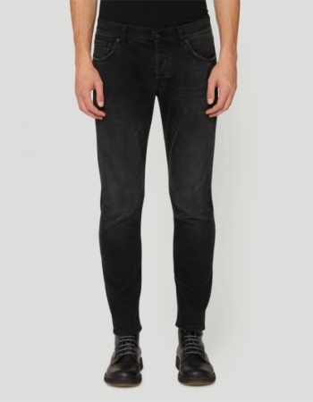 ДЪНКИ Dondup 34, UP168 DM1/999 ДЪНКИ, Деним, 8057169992570 ДЪНКИ Dondup - UP168 DM1/999 ДЪНКИ - Деним - Състав: 100% Естествен Филц Цвят: Лилаво Еластичен деним Ниска талия Скъсена дължина Прилепнали крачоли Произведено в Италия