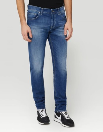 ДЪНКИ Dondup - UP168L DG6/800 ДЪНКИ - Деним - Състав: 100% Естествен Филц Цвят: Бордо Втален модел Ниска талия Изтъркан ефект Лого Dondup Произведено в Италия
