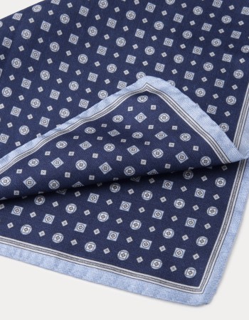 КЪРПА Hackett London OS, HM012462/595 КЪРПА, Вратовръзки & Ръкавели, 5059747285862 КЪРПА Hackett London - HM012462/595 КЪРПА - Вратовръзки & Ръкавели - Състав: 100% Коприна Цвят: Т.Синьо Графичен принт Ръчен подгъв