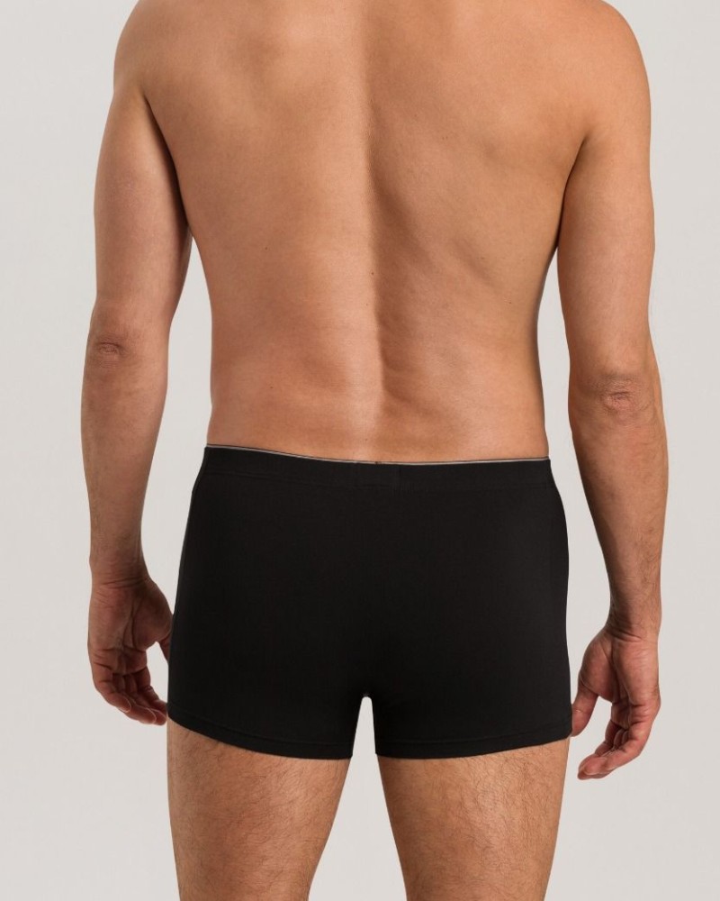 БОКСЕРКИ/COTTON SUPERIOR - БОКСЕРКИ/COTTON SUPERIOR -  - БоксеркиHANRO Цвят: черно Серия:COTTON SUPERIOR Състав: 93% памук, 7% еластан Фина материя от висок клас памук и еластан Скрит ластичен колан с надписHANROотвътре Моля имайте предвид, че всички прод